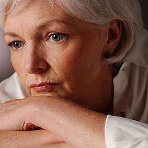 Przedwczesna menopauza może być związane ze statusem społecznym i złych nawyków